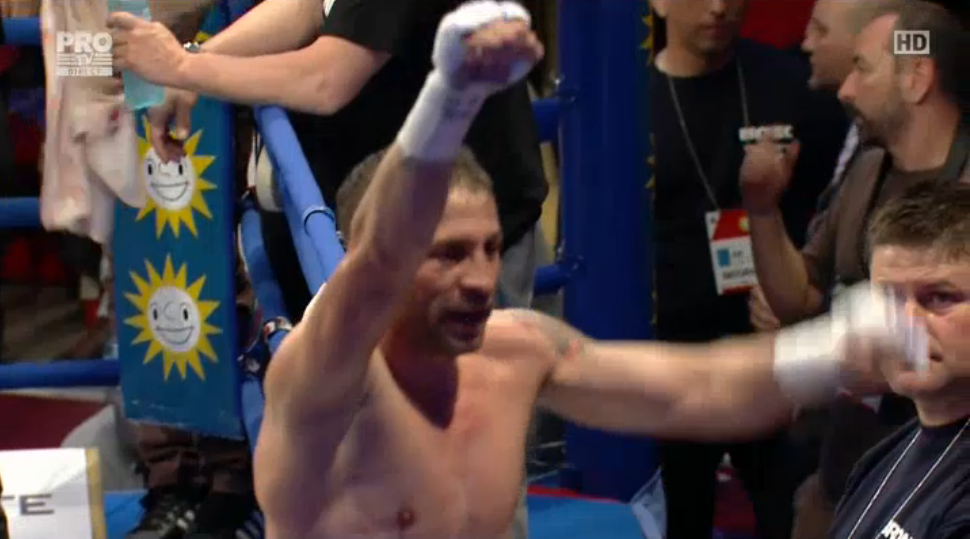 VIDEO: SIMION a castigat centura intercontinentala IBF pentru Romania! Ciocan, KO in prima repriza! Dinu l-a DISTRUS in prima repriza pe Goles_7