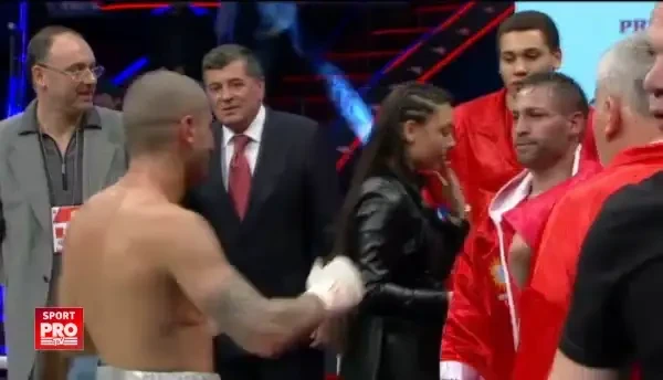 Simion castiga la puncte si e noul campion intercontinental!