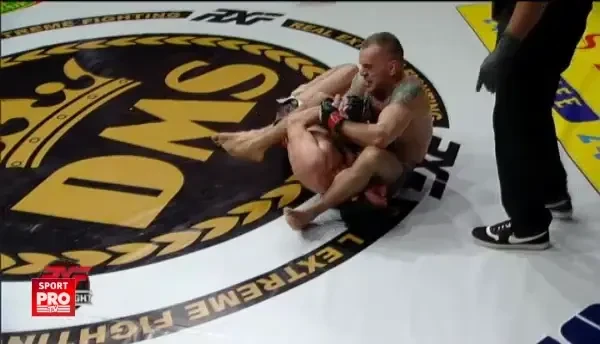 Ionut Atodiresei, victorie prin ARM BAR