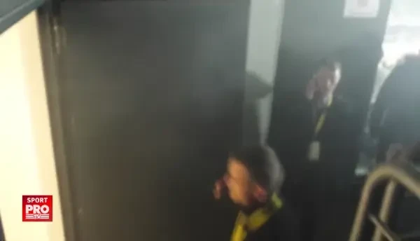 Imagini Cluj Arena cu fumul de la masa presei