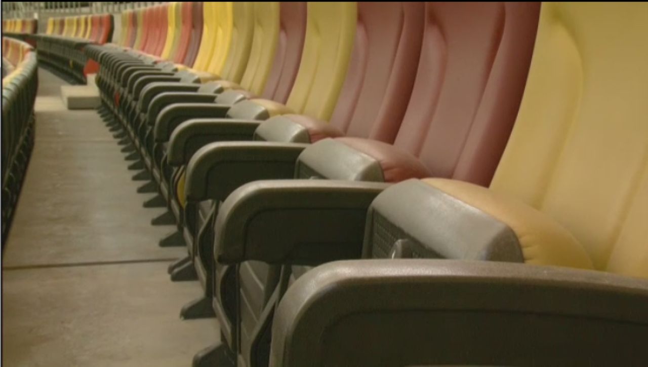 Dă Primaria avizul pentru folosirea aspiratoarelor? :) Praful de pe scaune, singura problema de pe National Arena. Cum arata stadionul cu doua zile inainte de redeschidere_6