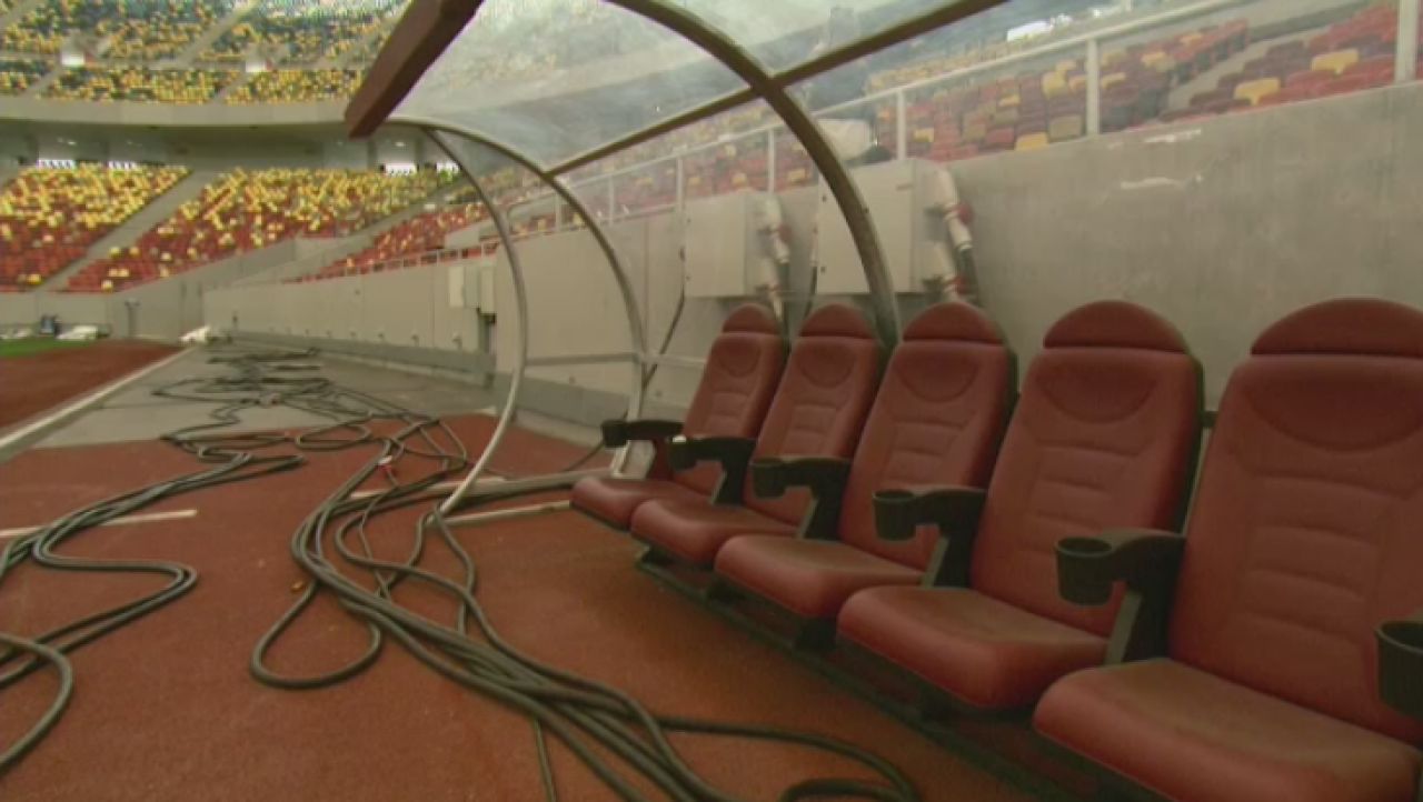 Dă Primaria avizul pentru folosirea aspiratoarelor? :) Praful de pe scaune, singura problema de pe National Arena. Cum arata stadionul cu doua zile inainte de redeschidere_8