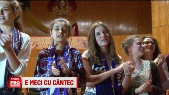 Strauss, la liceul de muzica din Timisoara :) Portarul lui ACS Poli a mers in vizita alaturi de colegi si a avut parte de o surpriza
