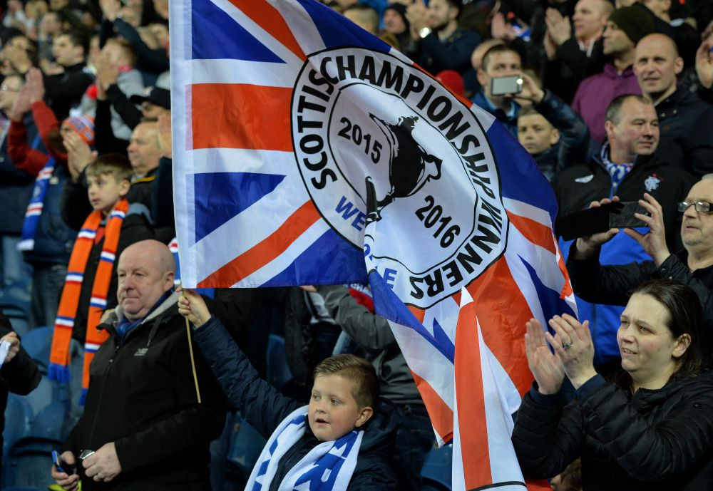 Cosmarul a luat sfarsit: cea mai titrata echipa a Scotiei a revenit in prima liga dupa 4 ani de chin in ligile inferioare. Sarbatoare la Glasgow_3