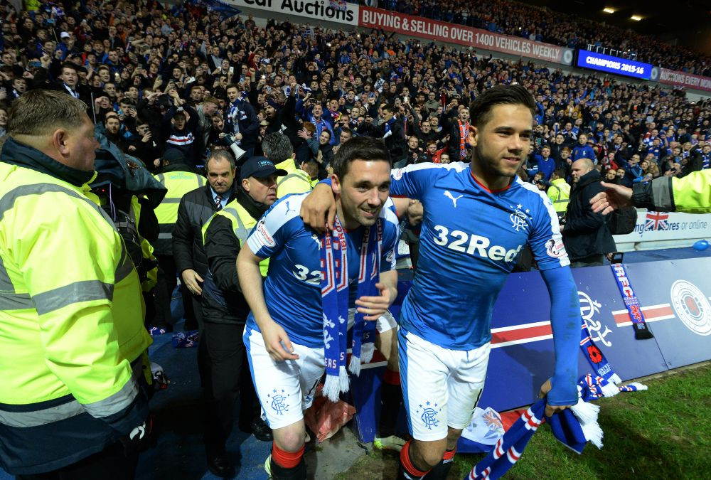 Cosmarul a luat sfarsit: cea mai titrata echipa a Scotiei a revenit in prima liga dupa 4 ani de chin in ligile inferioare. Sarbatoare la Glasgow_5