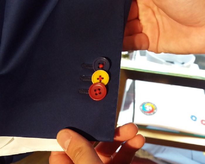 FOTO: Asa arata costumele de prezentare ale Romaniei la Euro! Tricourile si camasile, in curand si pentru suporteri_4
