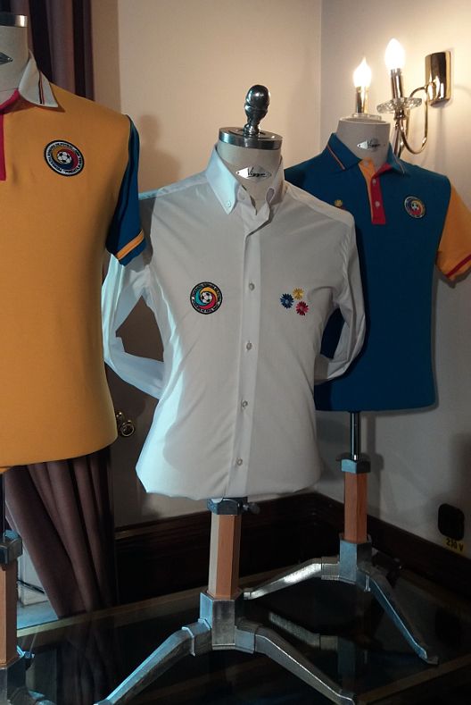 FOTO: Asa arata costumele de prezentare ale Romaniei la Euro! Tricourile si camasile, in curand si pentru suporteri_7