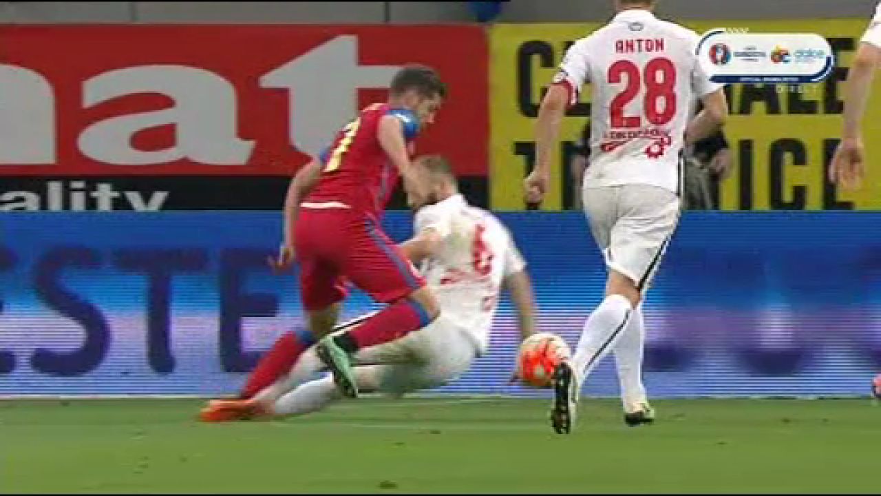 Stelistii au cerut doua penaltyuri in DOUA MINUTE cu Dinamo, Tudor n-a dat nimic! Vezi aici fazele si comenteaza:_1