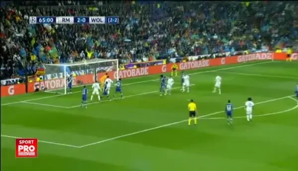 FAZA OZN PE LINIA PORTII! Portarul lui Wolfsburg a reusit cea mai ciudata parada din Champions League! VIDEO