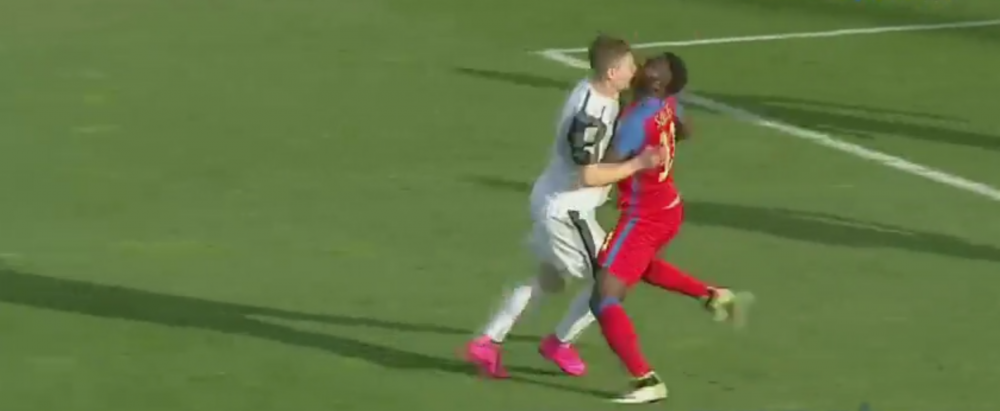 Muniru a vazut ROSU in fata ochilor! Mijlocasul Stelei a ramas KO dupa ce s-a dat cap in cap cu un adversar. UPDATE: Are multiple fracturi la oasele fetei!_3