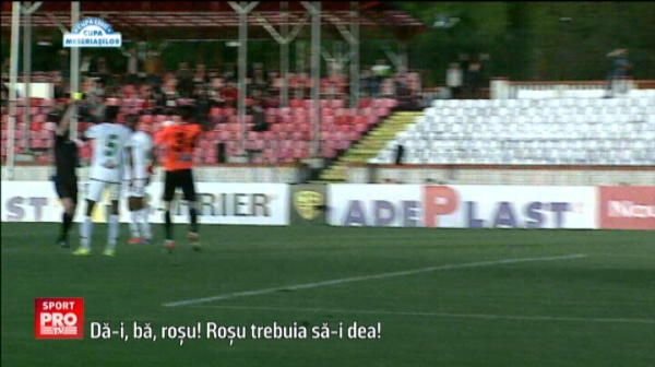 Momente SENZATIONALE pe gazon la meciul lui Dinamo! Nimeni nu si-a dat seama ce se intampla in coltul terenului