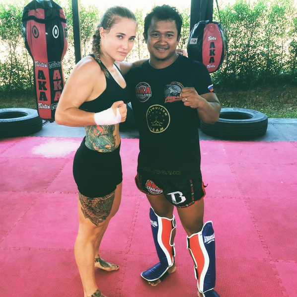 Cum arata noua senzatie din MMA! Rusoaica ce a decis sa isi plateasca facultatea facand KO alte femei :) GALERIE FOTO_2