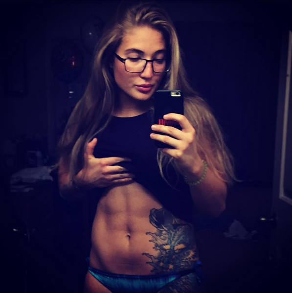 Cum arata noua senzatie din MMA! Rusoaica ce a decis sa isi plateasca facultatea facand KO alte femei :) GALERIE FOTO_6