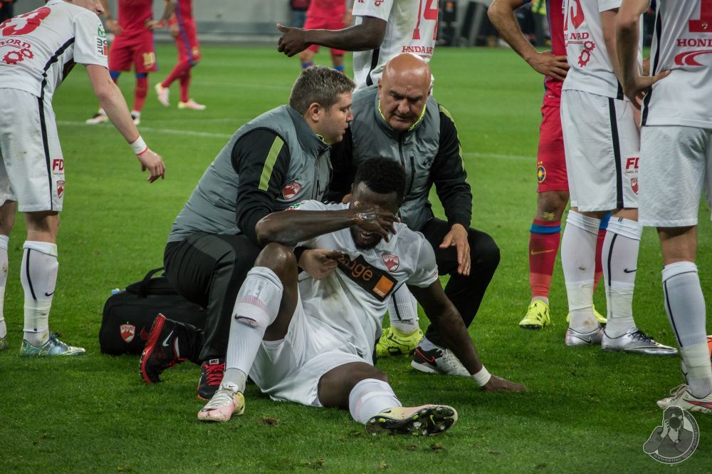 Derby-ul de la nivelul gazonului | Cele mai tari poze de la Steaua 2-2 Dinamo! Ce a patit un dinamovist la finalul partidei_3