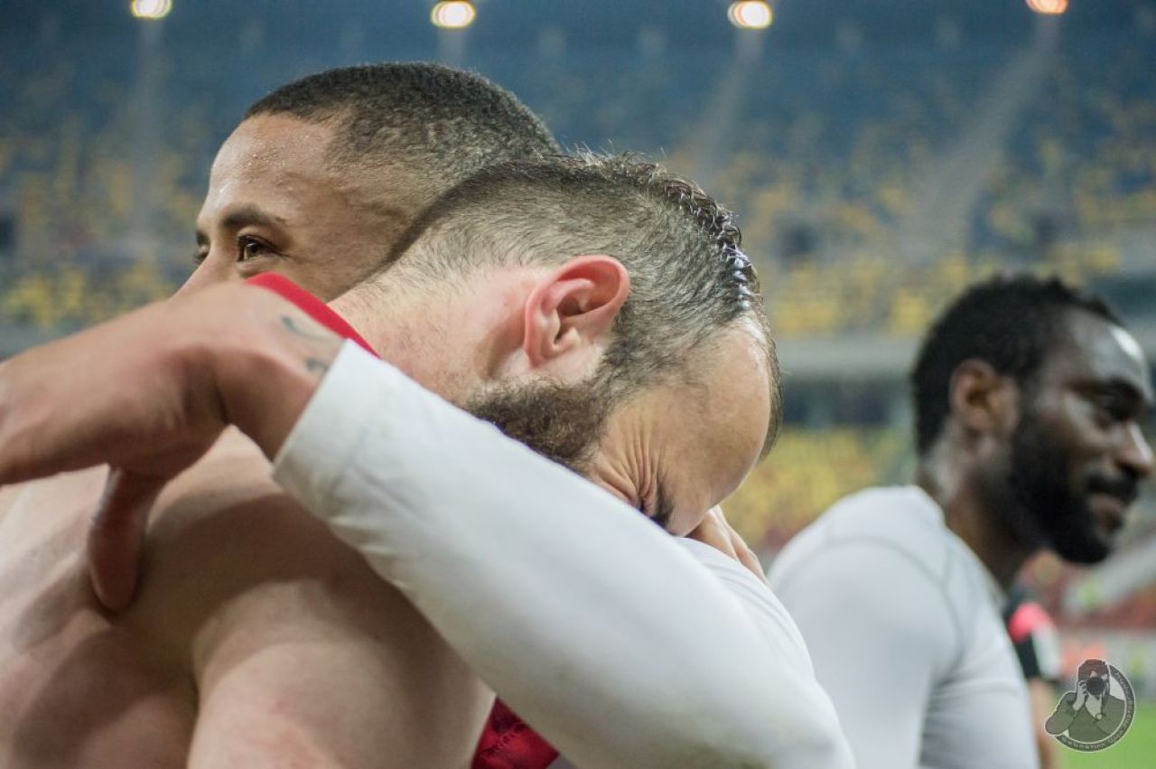 Derby-ul de la nivelul gazonului | Cele mai tari poze de la Steaua 2-2 Dinamo! Ce a patit un dinamovist la finalul partidei_6