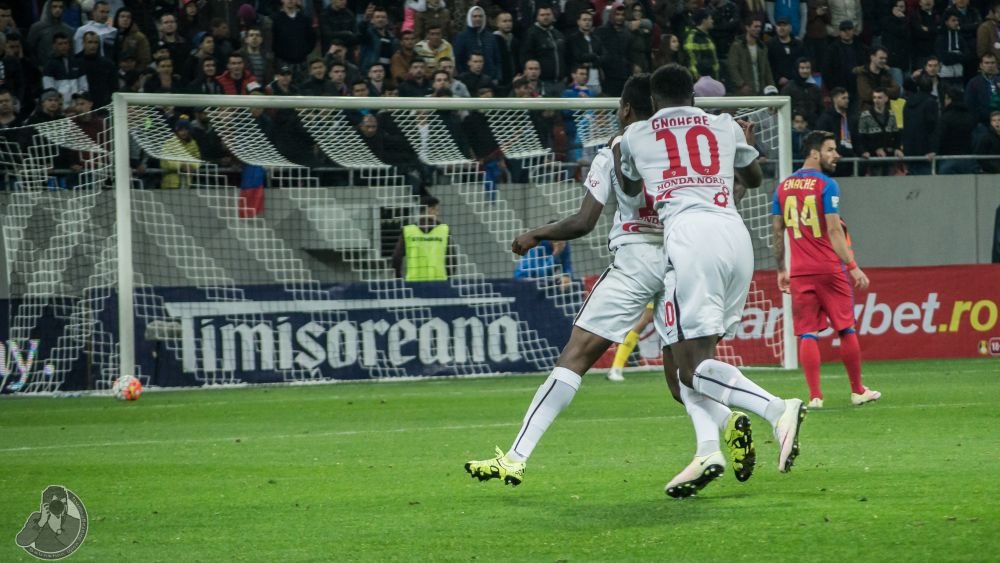 Derby-ul de la nivelul gazonului | Cele mai tari poze de la Steaua 2-2 Dinamo! Ce a patit un dinamovist la finalul partidei_13