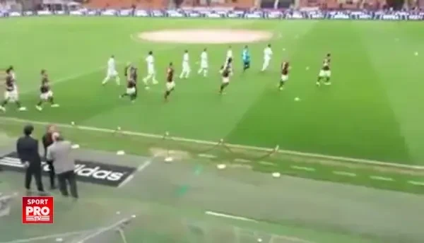 Haka la Milan inainte de meciul cu Carpi! Fanii nu sunt impresionati: V-ati vandut pentru bani . VIDEO