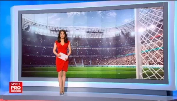 VIDEO | Moment emotionant petrecut la un meci din Olanda. Fanii au lasat rivalitatea deoparte dupa ce un fotbalist si-a pierdut mama: "You'll never walk alone"