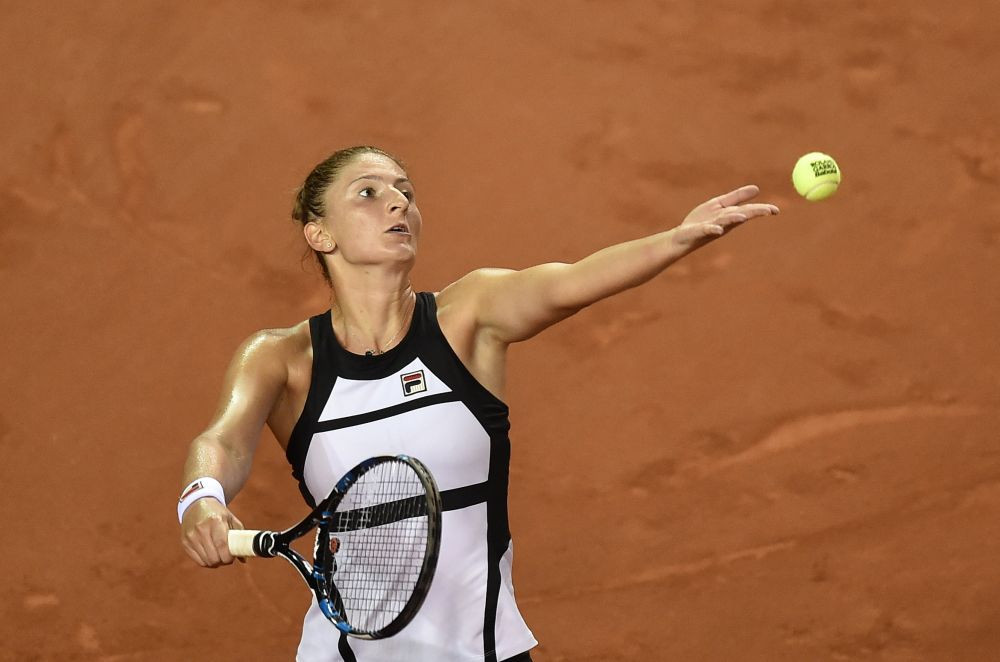 Din nou la tenisul jucat cu zambetul pe buze | Simona Halep, la primul trofeu din 2016, dupa o finala in care a fost la ANI LUMINA de Cibulkova: 6-2, 6-4