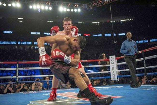 Imaginic SOC: Amir Khan, facut KO intr-un mod brutal de Canelo Alvarez! Zici ca a fost lovit de tren! &nbsp;