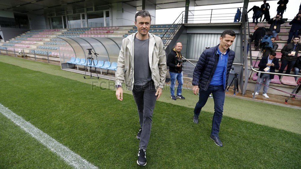 FOTO Intalnire intre Luis Enrique si Costel Galca inaintea derby-ului Cataluniei! Antrenorul roman arbitreaza lupta la titlu_4
