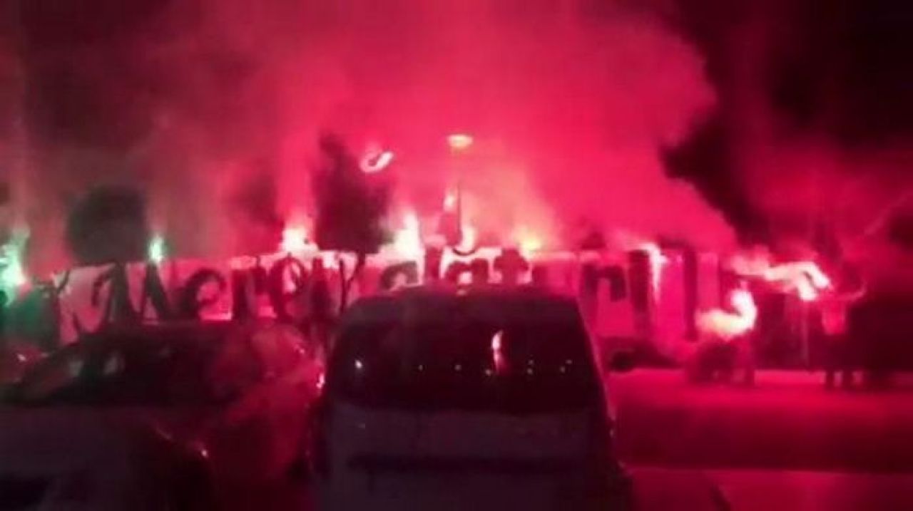 Victorie astazi si Rapidul este 90% in Liga I! Imagini fantastice surprinse noaptea trecuta la Calarasi: suporterii au mers sa cante pentru jucatori VIDEO_3