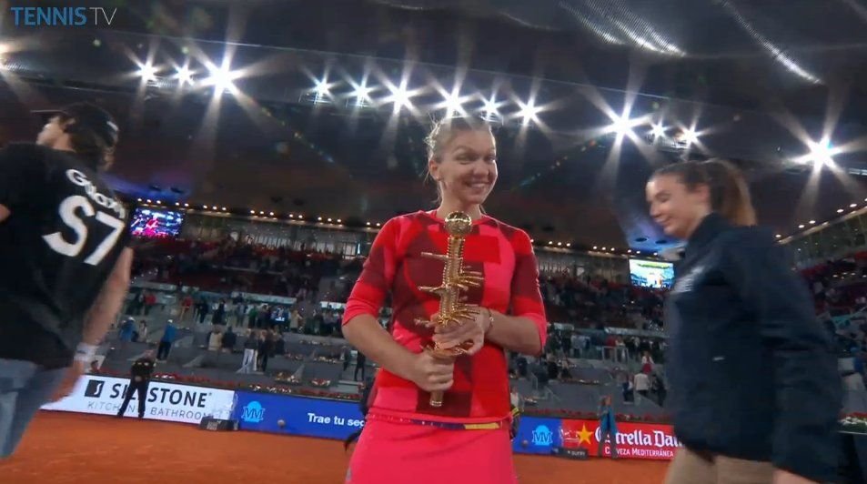 Tiriac a vrut sa-i dea 100 de dolari sa-si ia niste blugi ca lumea! Cum s-a imbracat Halep la Madrid :))