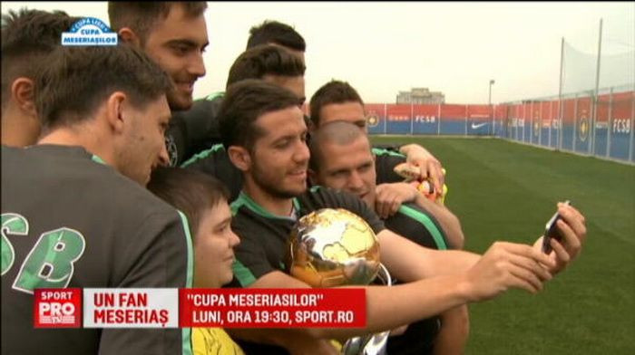 Racheta paseaza pentru Seful, gol Meseriasul! :) Suporterul care vrea sa ridice Cupa Ligii impreuna cu stelistii le-a dat porecle favoritilor
