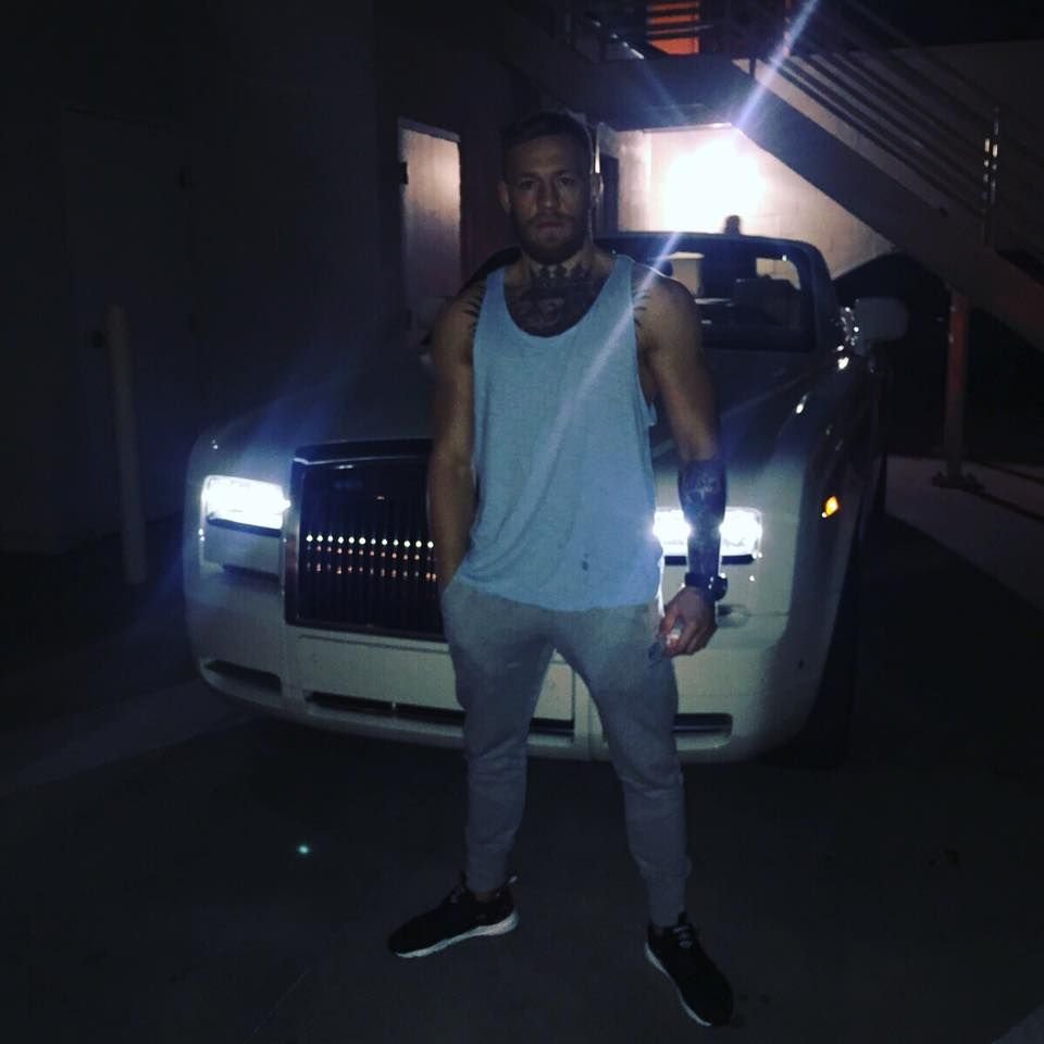 Poza geniala care arata succesul lui Conor McGregor! In 2013 se poza cu un Ferrari care nu era al lui. Ce masini are acum - FOTO_3