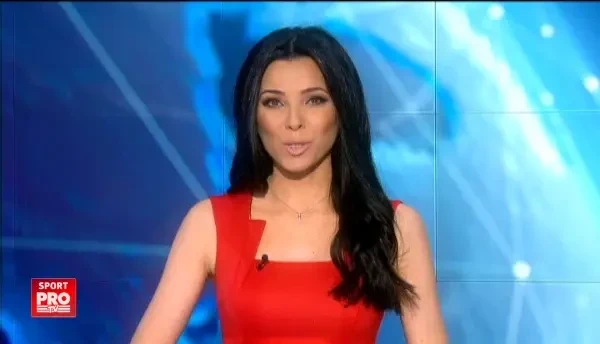 Imagini nedifuzate pana acum: cum a dansat Hagi in vestiarul Galatei dupa castigarea Cupei UEFA in 2000! VIDEO