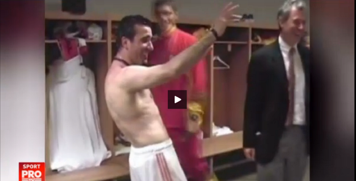 Imagini nedifuzate pana acum: cum a dansat Hagi in vestiarul Galatei dupa castigarea Cupei UEFA in 2000! VIDEO