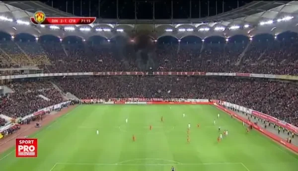 Torte aprinse de fanii lui Dinamo in minutul 70