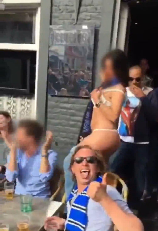 Au luat-o razna cu totii la sarbatoarea de titlu! O fana a lui Brugge a renuntat DE TOT la haine in centrul orasului! IMAGINI AICI_4