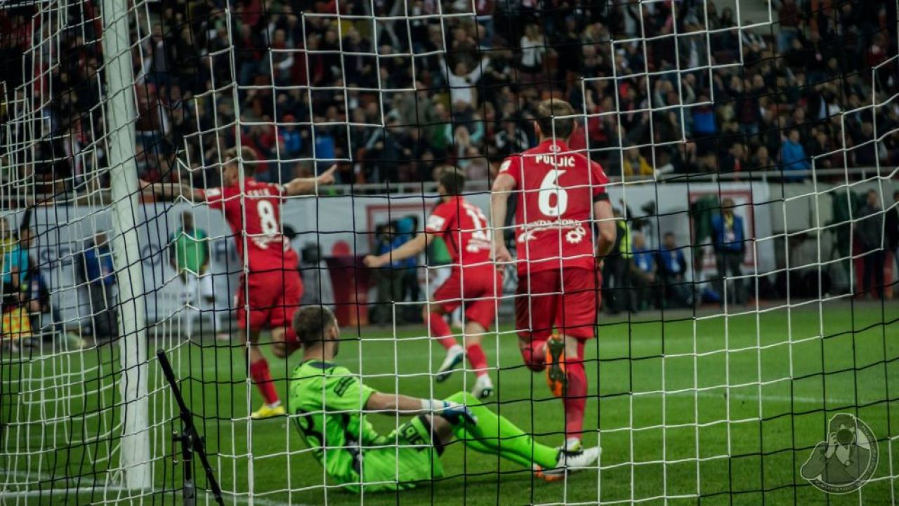 Bannerul pentru care 37.000 de dinamovisti au aplaudat galeria CFR-ului! Ce mesaj au afisat clujenii in peluza GALERIE FOTO_1