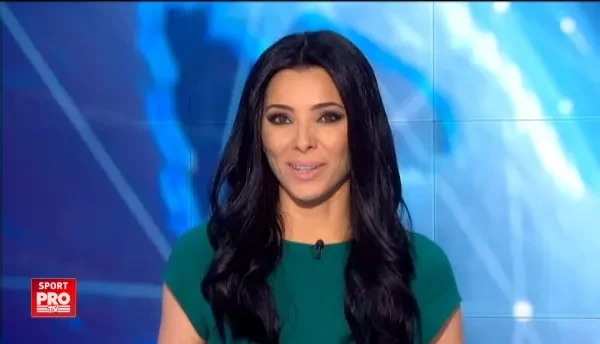 Cantareata Ami a intrat in ringul de box cu Ciprian Sora :) Artista de 1,54 metri a luat lectii de la fostul luptator: "Fug de tine, ca esti periculoasa"