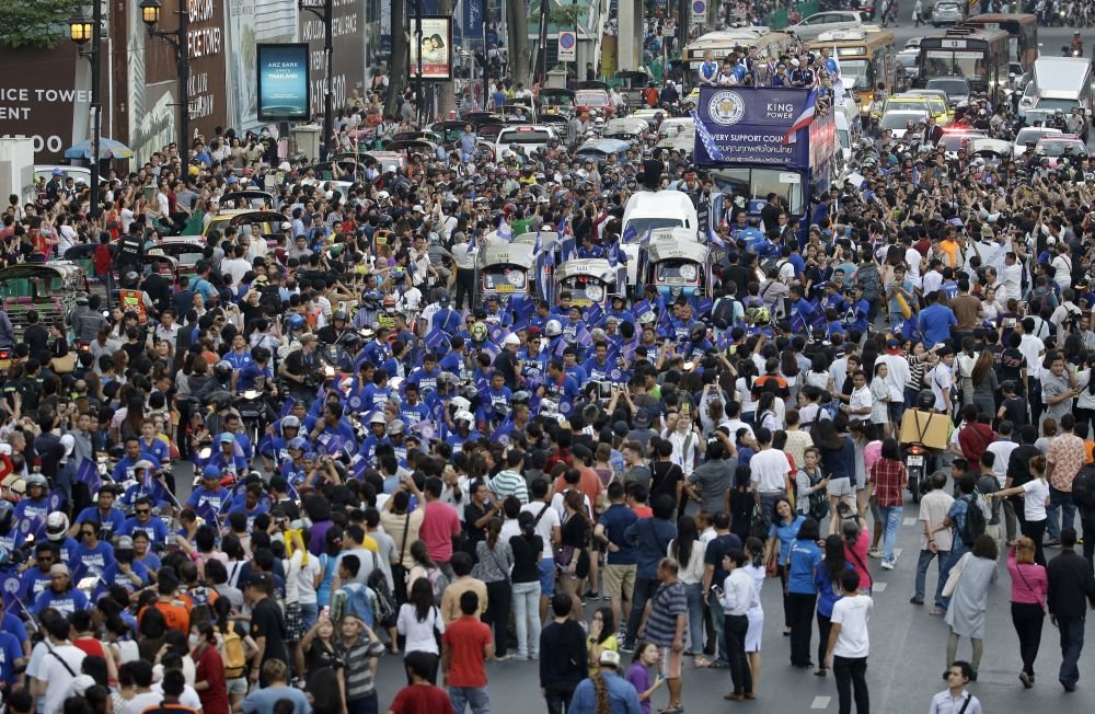 Imagini fabuloase: Leicester a scos pe strazile din Bangkok de patru ori mai multi oameni decat la ea 