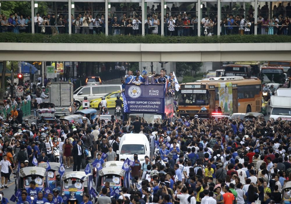 Imagini fabuloase: Leicester a scos pe strazile din Bangkok de patru ori mai multi oameni decat la ea 