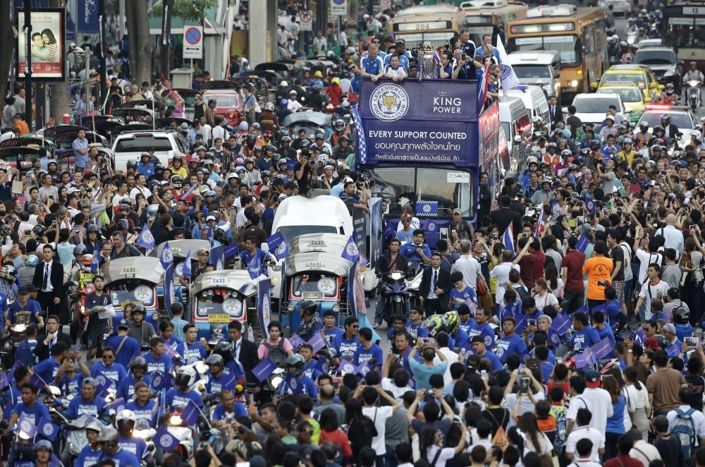 Imagini fabuloase: Leicester a scos pe strazile din Bangkok de patru ori mai multi oameni decat la ea 