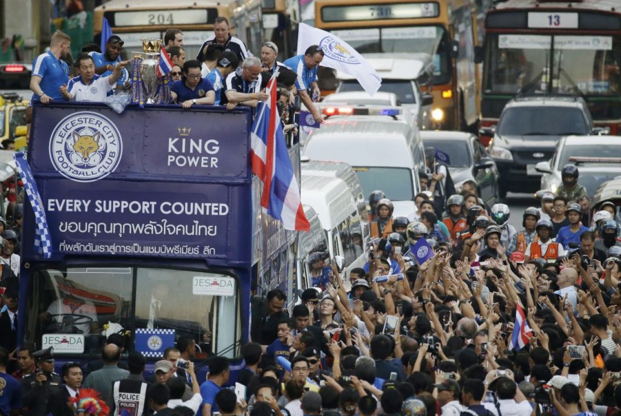 Imagini fabuloase: Leicester a scos pe strazile din Bangkok de patru ori mai multi oameni decat la ea