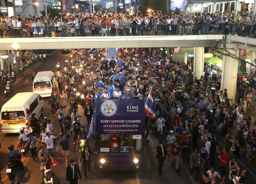 Imagini fabuloase: Leicester a scos pe strazile din Bangkok de patru ori mai multi oameni decat la ea 