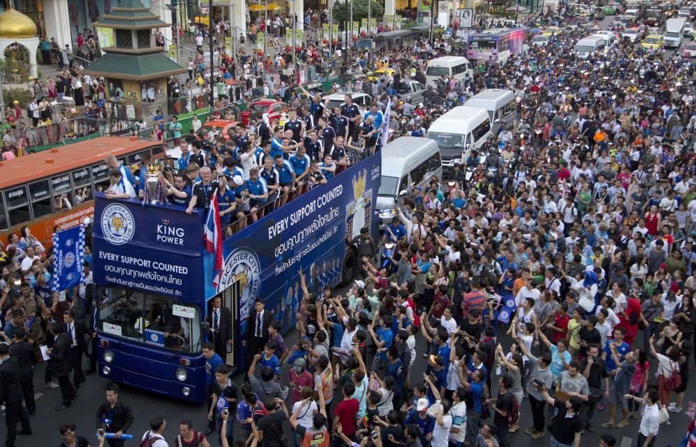 Imagini fabuloase: Leicester a scos pe strazile din Bangkok de patru ori mai multi oameni decat la ea 