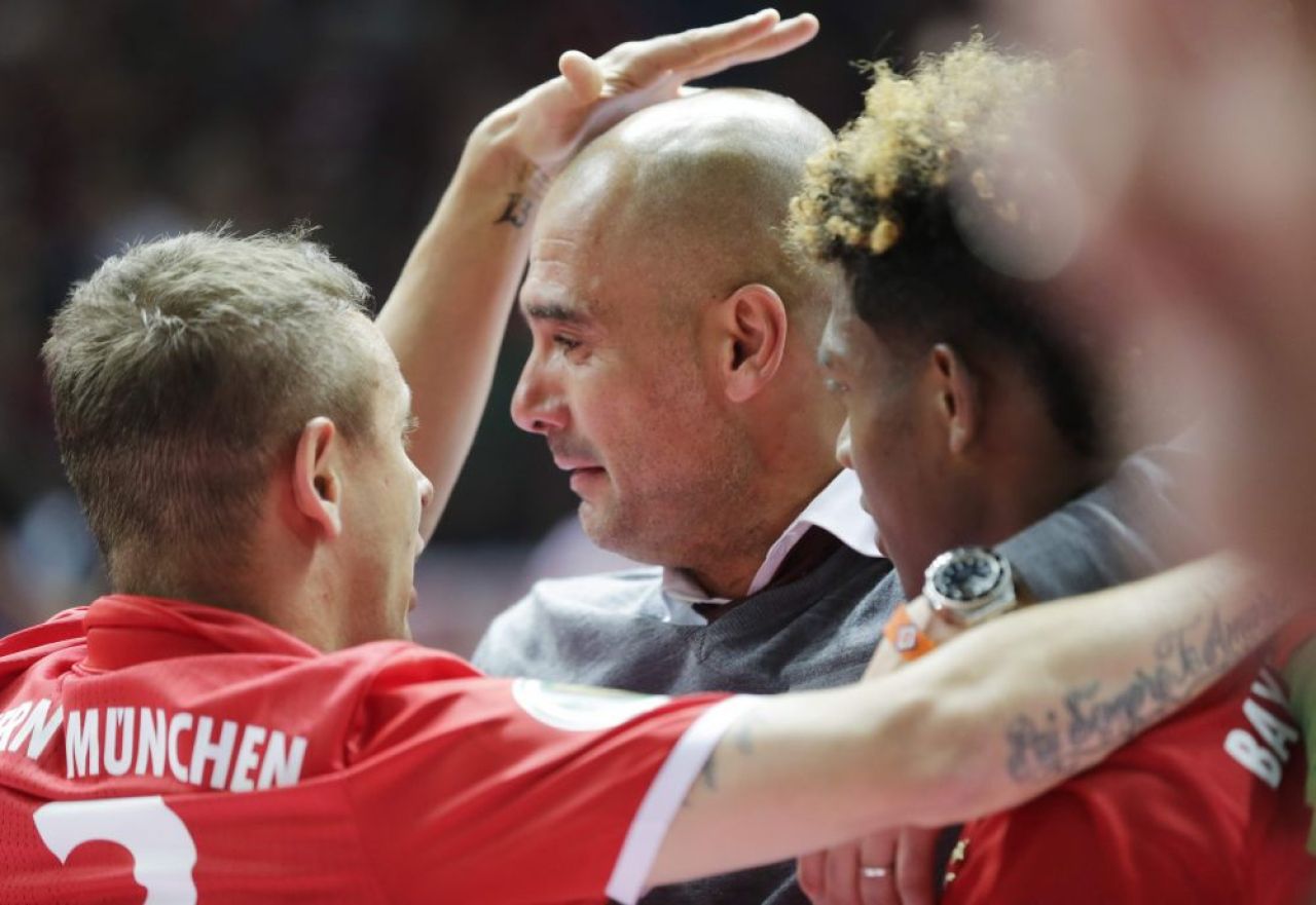 FOTO Guardiola a plans ca un COPIL la despartirea de Bayern! Palmares FABULOS pentru antrenorul catalan dupa castigarea Cupei_1