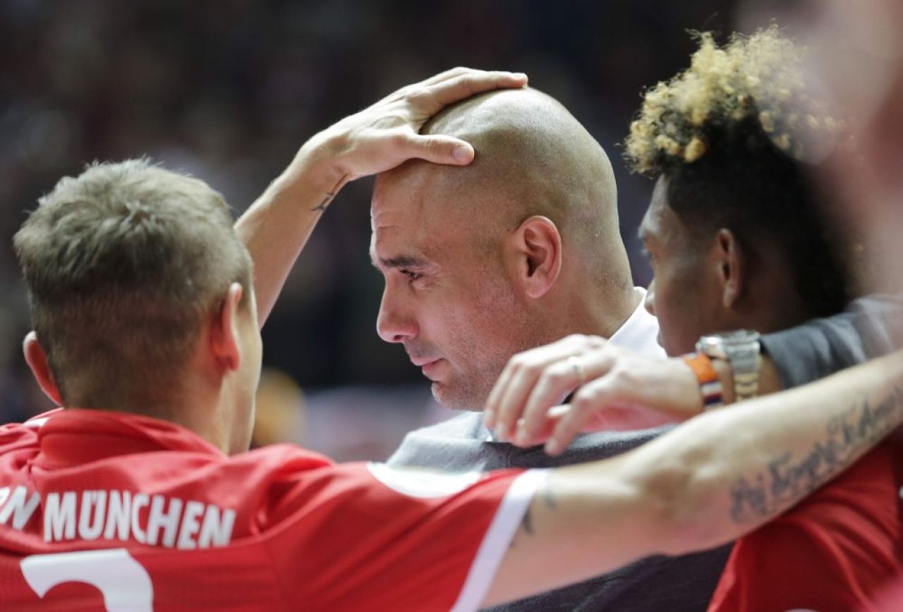FOTO Guardiola a plans ca un COPIL la despartirea de Bayern! Palmares FABULOS pentru antrenorul catalan dupa castigarea Cupei_2