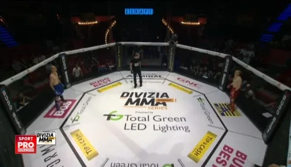 Divizia MMA | Paul Vasile il face KO pe Raul Velcu cu o lovitura salbatica in plina figura