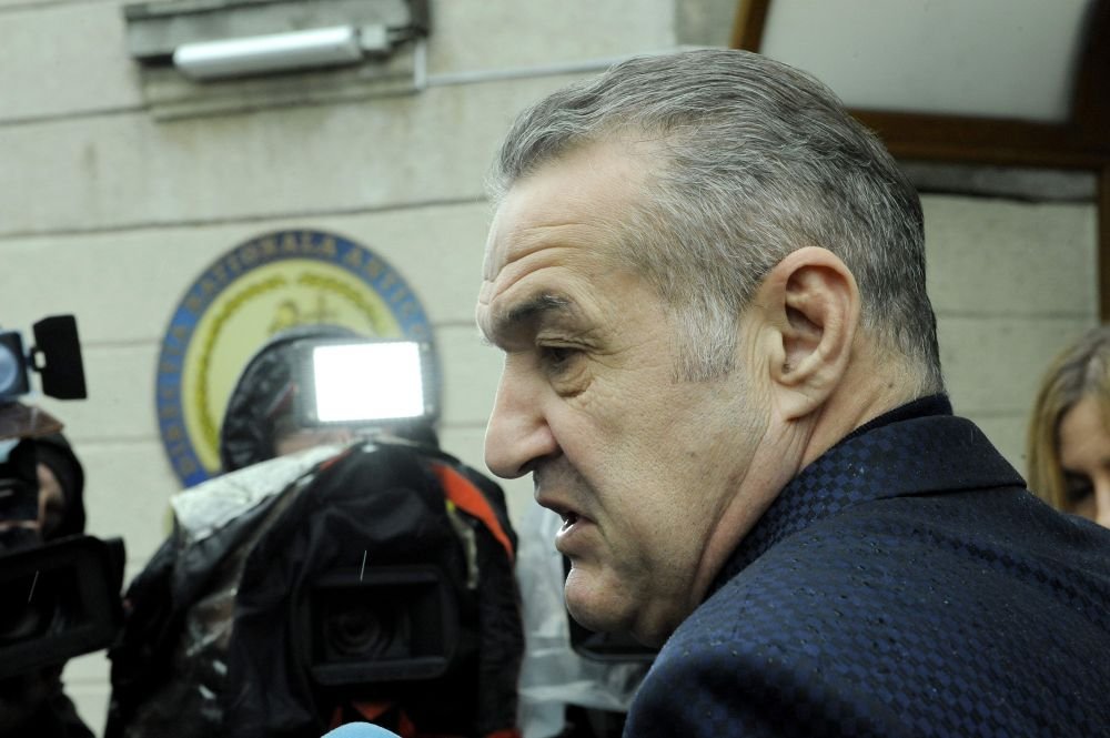Becali REFUZA sa plateasca daune catre CSA: "Ei sa-mi plateasca mie, le-am facut publicitate" Suma URIASA ceruta de Armata
