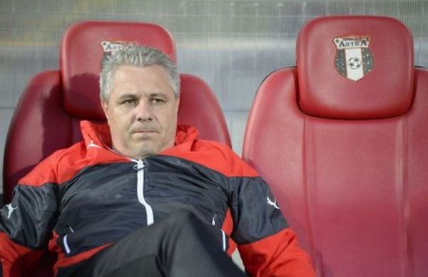 Sumudica nu poate sta departe de pariurile sportive. Antrenorul Astrei, suspendat din sezonul viitor, ar fi jucat din nou: Azi sunt bani pe jos, sa moara mama