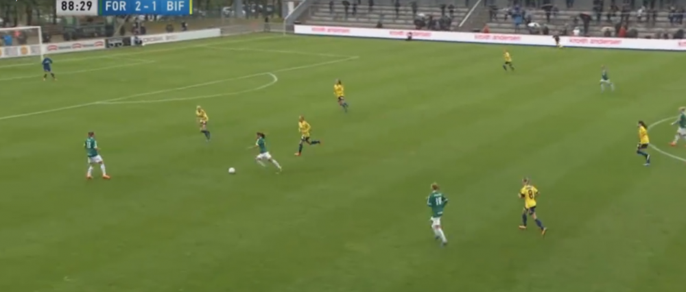 GOL SENZATIONAL marcat de capitanul nationalei feminine! Executia copiata de la Hagi care merita TOATE reluarile din lume