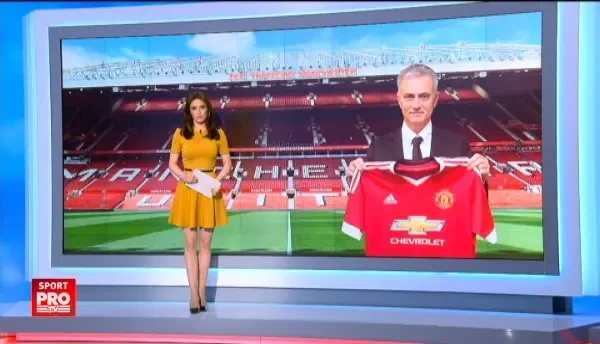 Imaginea zilei in fotbalul mondial! Mourinho a pozat cu tricoul lui Manchester United si si-a pus contractul pe Instagram