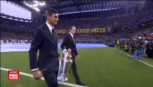 Andrea Bocelli a cantat imnul Champions League.