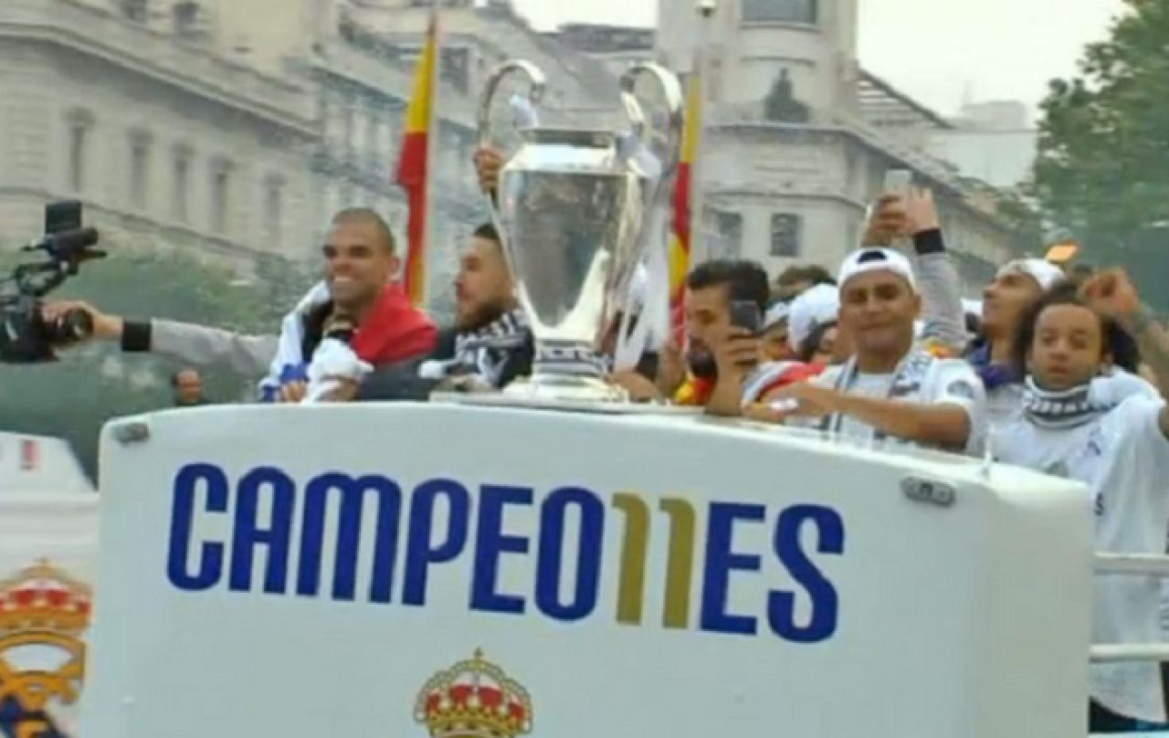 LIVE UPDATE: Zeci de mii de fani pe strazi, trofeul Champions League a ajuns la Madrid! Cum s-a trait finala aseara pe Bernabeu_2